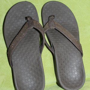 Vionic flip flops